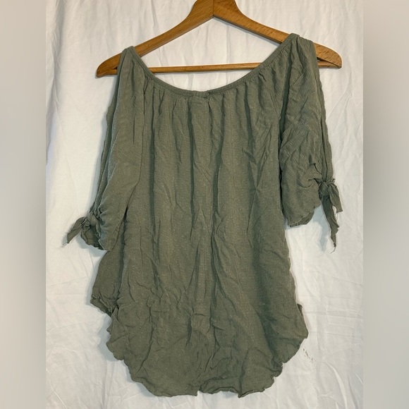 Rue 21 Women’s Green Top Size Small - Picture 5 of 7